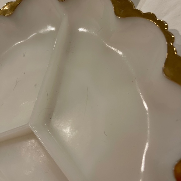 Vintage Anchor Hocking Milk Glass Divided Serving Dish Scalloped Edge Gold Trim - Picture 7 of 10
